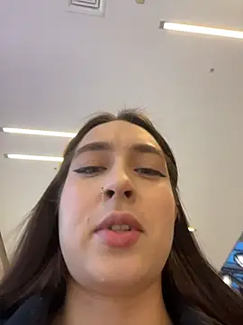 Holly Play online show from 12.20.25