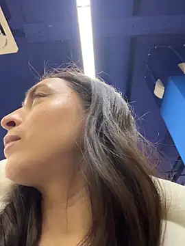 Holly Play online show from 02.08.26