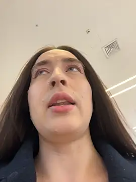 Holly Play online show from 03.10.26