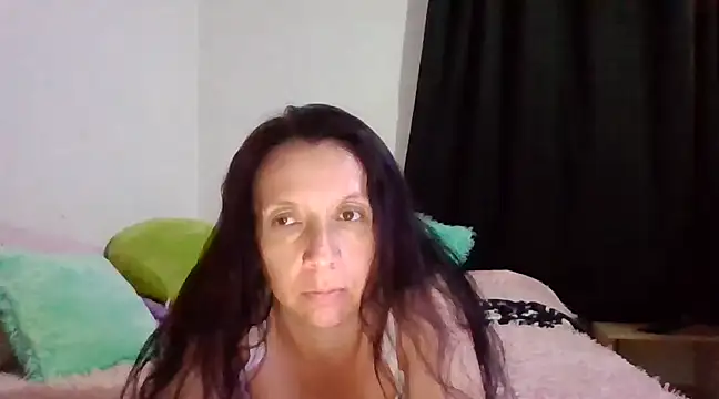 Snapshot of milfevha chatting on 02.15.25 milfevha online show from 02.15.25