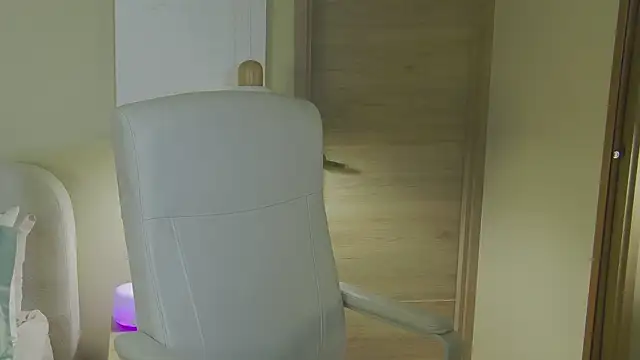 Snapshot of Alessia-miller_ chatting on 02.11.26 Alessia-miller online show from 02.11.26