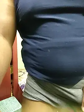 Snapshot of ShelfyOfferer chatting on 11.01.25 ShelfyOfferer online show from 11.01.25