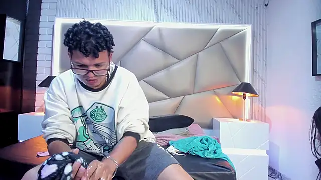 Snapshot of Bonny_Bonss chatting on 01.25.25 Bonny Bonss online show from 01.25.25