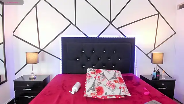 Iris Thompson  online show from 02.26.25