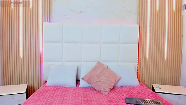 Iris Thompson  online show from 10.28.25