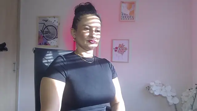lucy diiaz online show from 02.05.25