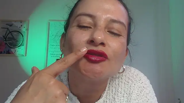 lucy diiaz online show from 02.08.25