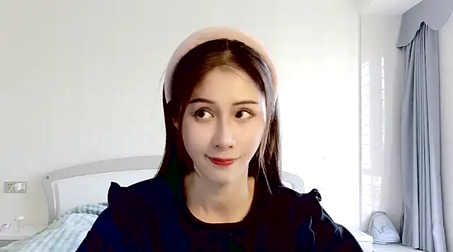 LaLaLiang online show from 01.06.25
