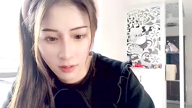 LaLaLiang online show from 01.06.25