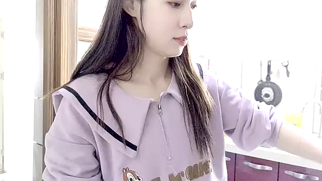 LaLaLiang online show from 01.07.25