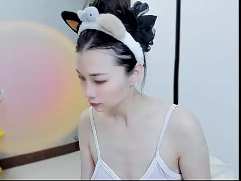 LaLaLiang online show from 10.08.25