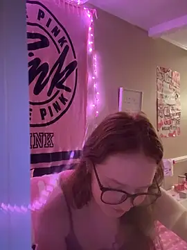 Snapshot of gingerbabe18 chatting on 11.15.25 gingerbabe18 online show from 11.15.25