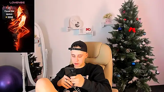 Dolly  Queen  online show from 12.17.24