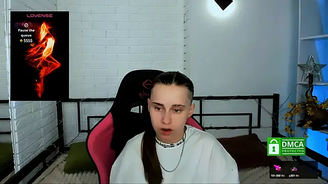 Dolly  Queen  online show from 12.19.24