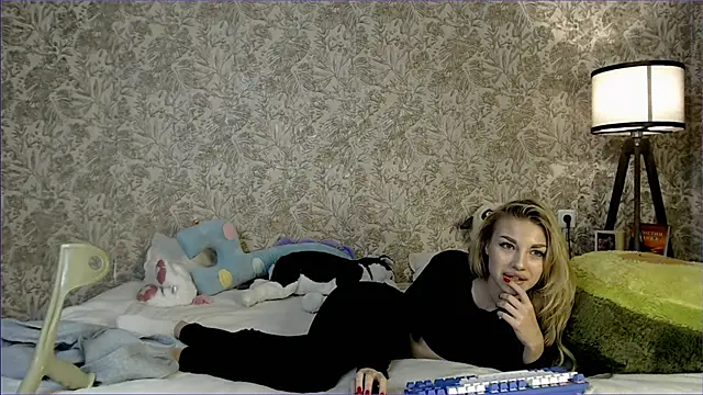 Ella Milla online show from 09.09.25