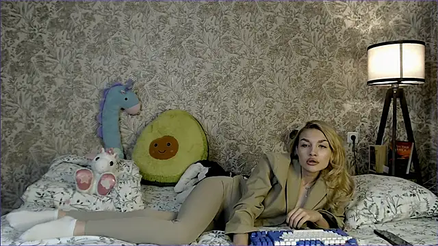 Ella Milla online show from 09.24.25