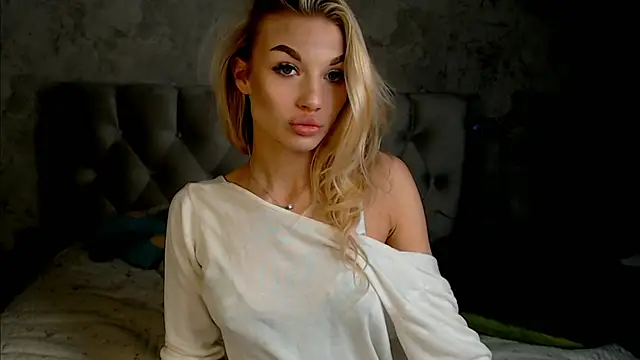 Ella Milla online show from 03.29.26