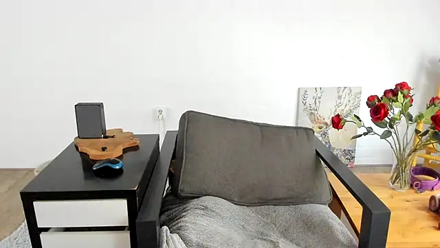 MendiPetite online show from 10.19.25