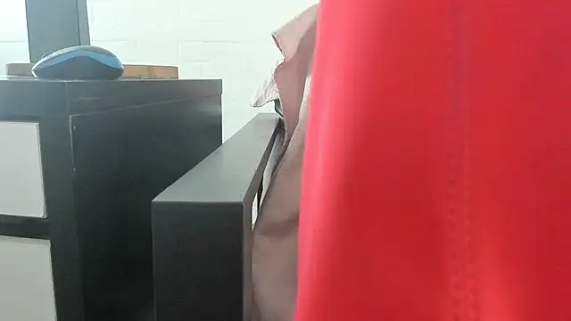 Snapshot of MendiPetite chatting on 02.19.26 MendiPetite online show from 02.19.26