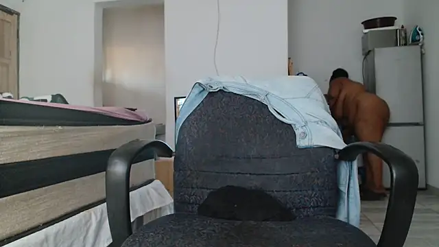 Snapshot of Hugetittiesxx2 chatting on 10.21.25 Hugetittiesxx2 online show from 10.21.25