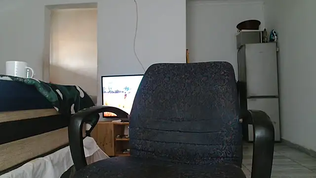 Snapshot of Hugetittiesxx2 chatting on 10.26.25 Hugetittiesxx2 online show from 10.26.25