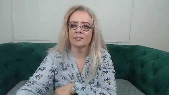 IvanaCharm online show from 09.22.25