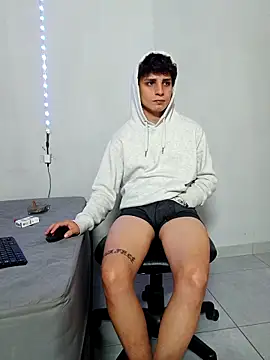 Snapshot of mikecoper_23 chatting on 10.23.25 mikecoper 23 online show from 10.23.25