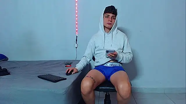 Snapshot of mikecoper_23 chatting on 10.25.25 mikecoper 23 online show from 10.25.25