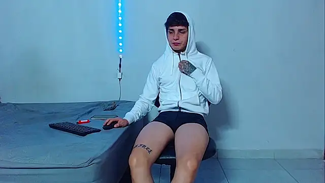 Snapshot of mikecoper_23 chatting on 10.28.25 mikecoper 23 online show from 10.28.25