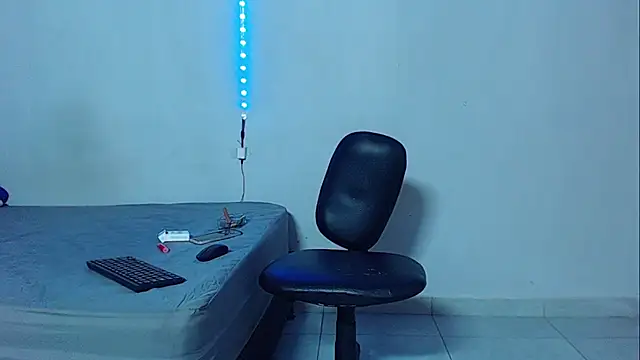 Snapshot of mikecoper_23 chatting on 10.30.25 mikecoper 23 online show from 10.30.25