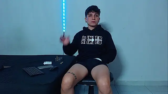 Snapshot of mikecoper_23 chatting on 11.17.25 mikecoper 23 online show from 11.17.25