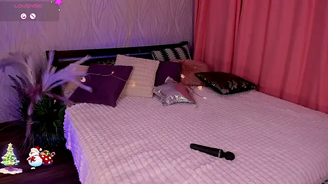 Snapshot of Miss_Elia chatting on 12.25.24 Miss Elia online show from 12.25.24