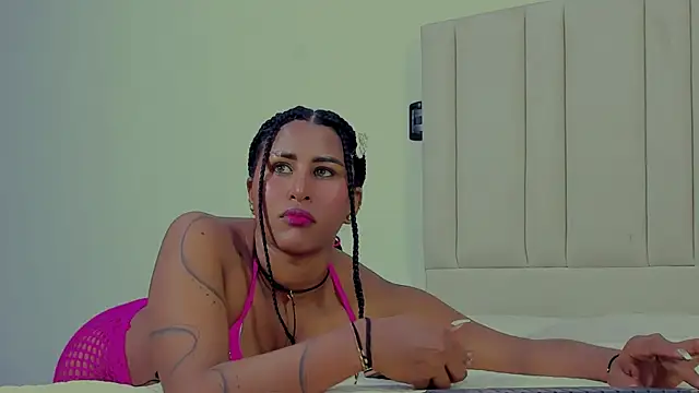 Snapshot of StormyButty18 chatting on 10.28.25 StormyButty18 online show from 10.28.25