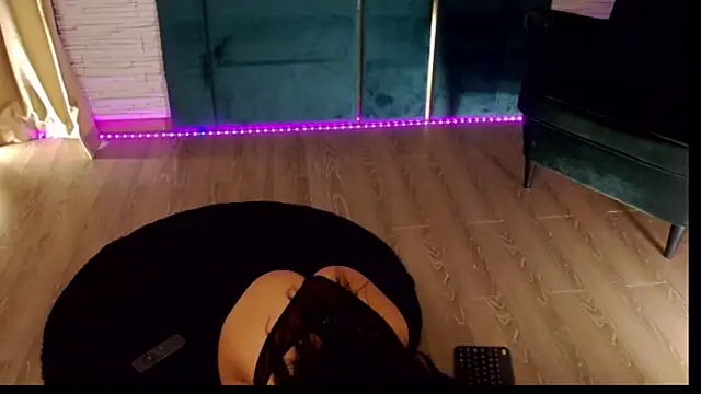 Snapshot of FeetVibe chatting on 06.25.26 FeetVibe online show from 06.25.26