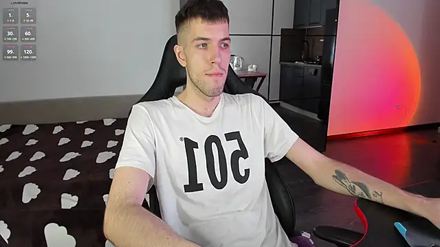 Snapshot of White_Dylan chatting on 03.07.25 White Dylan online show from 03.07.25