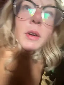 EllaSnow online show from 04.14.26