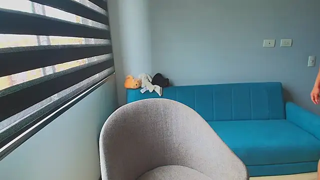 Snapshot of Lauri__fit chatting on 10.27.25 Lauri fit online show from 10.27.25