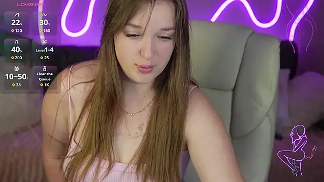 Snapshot of DonnaLustt chatting on 09.21.25 DonnaLustt online show from 09.21.25