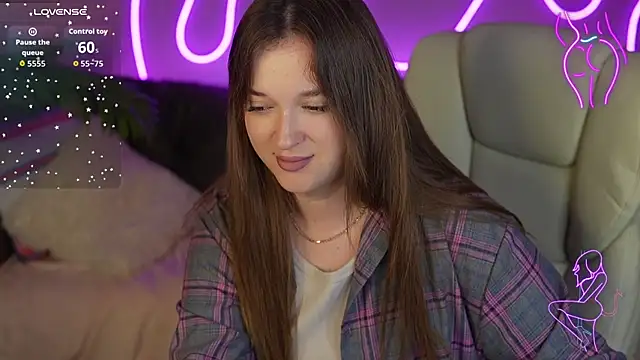 Snapshot of DonnaLustt chatting on 10.07.25 DonnaLustt online show from 10.07.25