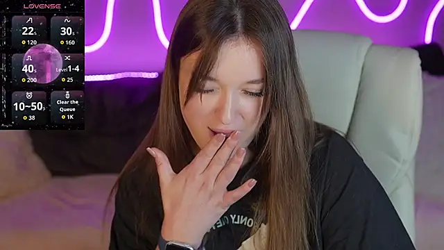 Snapshot of DonnaLustt chatting on 11.04.25 DonnaLustt online show from 11.04.25