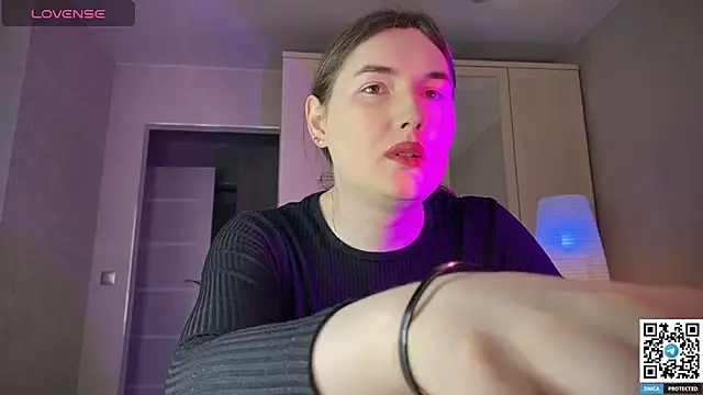 Snapshot of Maria_Bowie chatting on 05.15.26 Maria Bowie online show from 05.15.26