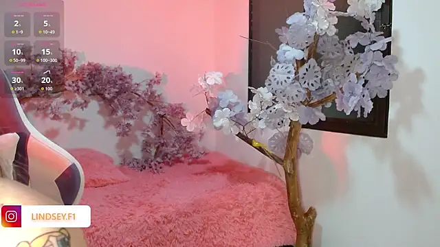 NaomiFox1 online show from 10.22.25