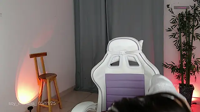 Snapshot of soy_mariana_ chatting on 11.08.25 soy mariana online show from 11.08.25