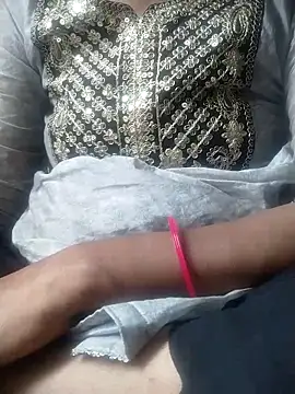 Snapshot of saloni19881 chatting on 03.15.25 saloni19881 online show from 03.15.25