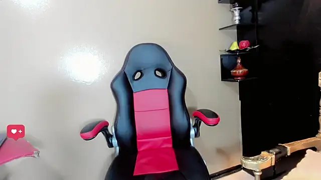 Snapshot of Gabyqueen70 chatting on 01.28.25 Gabyqueen70 online show from 01.28.25