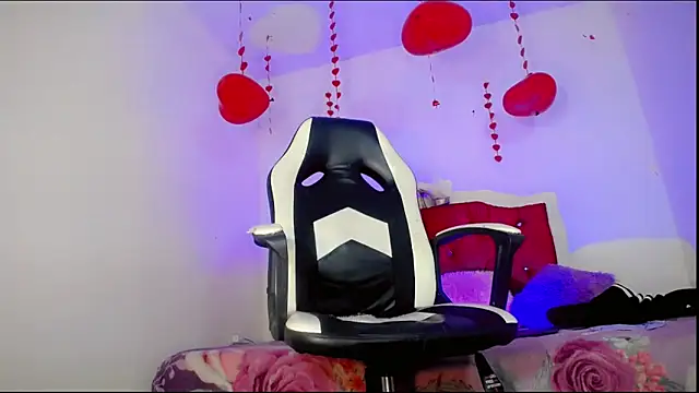 Snapshot of Gabyqueen70 chatting on 02.19.25 Gabyqueen70 online show from 02.19.25