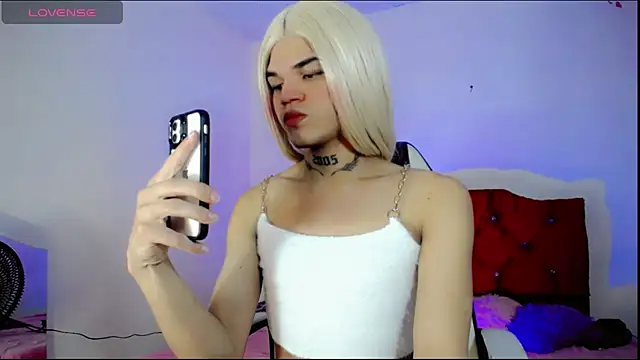 Snapshot of Gabyqueen70 chatting on 03.04.25 Gabyqueen70 online show from 03.04.25