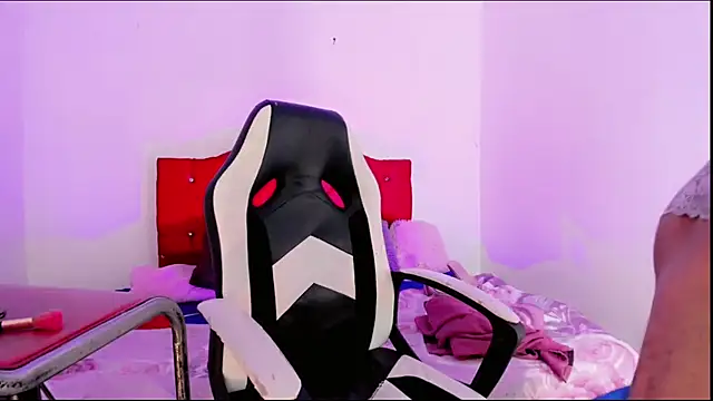 Snapshot of Gabyqueen70 chatting on 03.16.25 Gabyqueen70 online show from 03.16.25