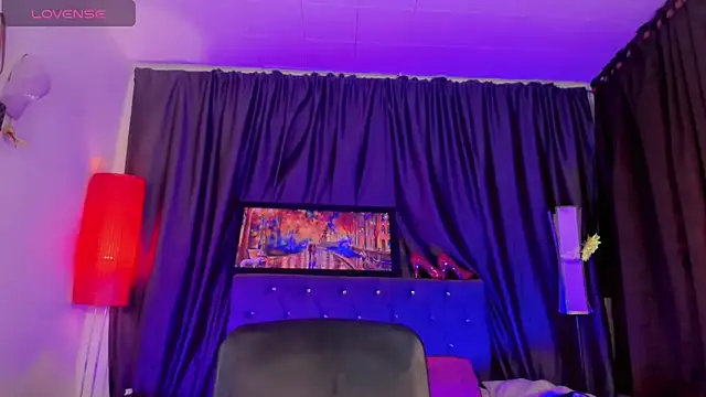 Snapshot of Gabyqueen70 chatting on 11.08.25 Gabyqueen70 online show from 11.08.25