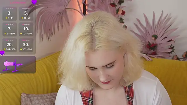 Snapshot of tiffannyjons chatting on 10.08.25 tiffannyjons online show from 10.08.25